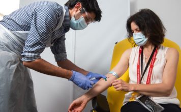 “Tenemos una vacuna para el mundo”, ha proclamado este lunes el investigador Andrew Pollard