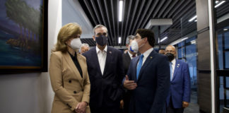 Presidente Abinader asiste a inauguración de nueva sede del Banco Centroamericano