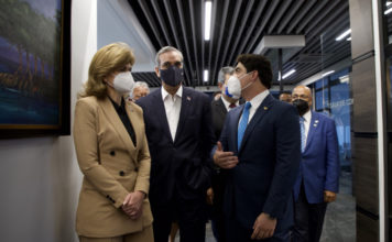 Presidente Abinader asiste a inauguración de nueva sede del Banco Centroamericano