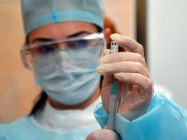 Reino Unido aprueba uso de la vacuna contra el coronavirus de la Universidad de Oxford y AstraZeneca