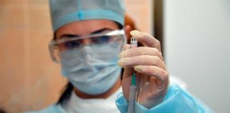 Reino Unido aprueba uso de la vacuna contra el coronavirus de la Universidad de Oxford y AstraZeneca