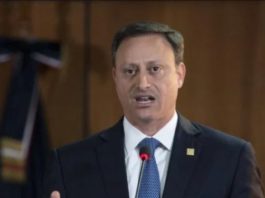 A Jean Alain no lo dejaron salir a Francia