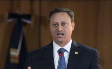 A Jean Alain no lo dejaron salir a Francia