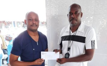 Colegio de Entrenadores entrega bonos navideños a sus miembros