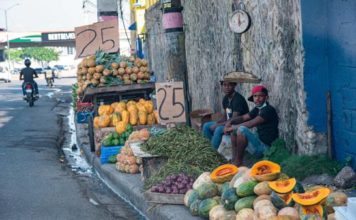 Mercado de la Duarte vuelve poco a poco al caos