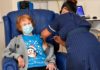 Una mujer de 90 años, la primera persona en recibir la vacuna de Pfizer contra el coronavirus tras los ensayos