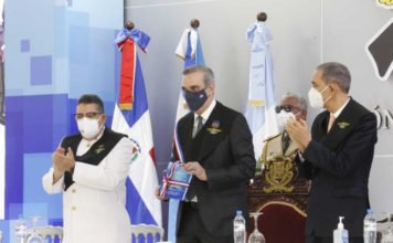 Presidente exhorta a militares y policías a trabajar juntos durante investidura de 2,400 nuevos militares