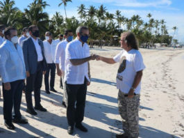 Presidente Abinader anuncia construcción de barreras contra el sargazo y plan de regeneración de playas