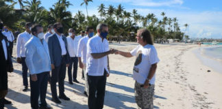 Presidente Abinader anuncia construcción de barreras contra el sargazo y plan de regeneración de playas