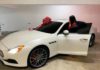 Artistas buscaron dinero que gobierno le regaló en Ferrari, y otros autos similares