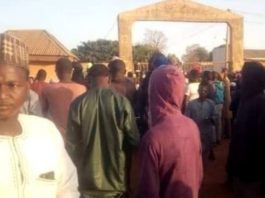 Nigeria: más de 300 estudiantes desaparecidos tras un ataque armado a una escuela