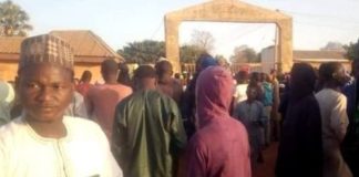 Nigeria: más de 300 estudiantes desaparecidos tras un ataque armado a una escuela