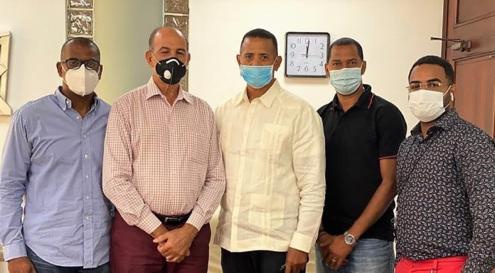 Andrés Burgos se une a organización de basket superior de Santiago