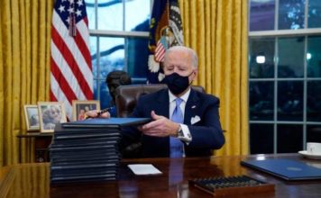 Biden firma decretos sobre ‘soñadores’, muro con México y veto migratorio