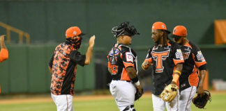 Toros derrotan a las Águilas y obligan a un 7mo partido