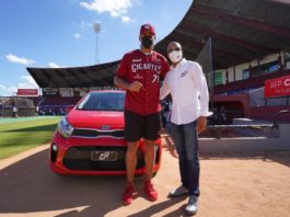 FENAPEPRO y PH Brothers entregan carro a Ronald Guzmán
