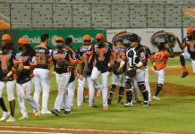 Toros remontan y ganan duelo de pitcheo a las Águilas