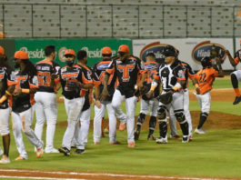 Toros remontan y ganan duelo de pitcheo a las Águilas