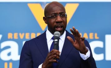 El demócrata Raphael Warnock gana uno de los dos escaños del Senado en Georgia