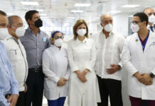 Vicepresidenta y Ministro de Salud Pública realizan visitas a clínicas privadas de Santiago