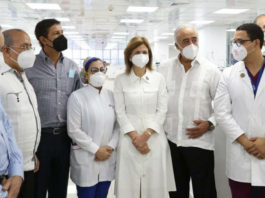 Vicepresidenta y Ministro de Salud Pública realizan visitas a clínicas privadas de Santiago
