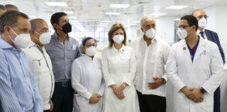 Vicepresidenta y Ministro de Salud Pública realizan visitas a clínicas privadas de Santiago
