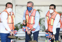 Presidente da primer picazo construcción espigón para pescadores