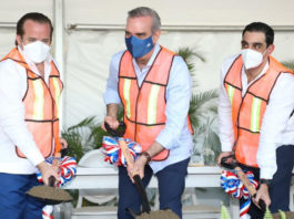 Presidente da primer picazo construcción espigón para pescadores