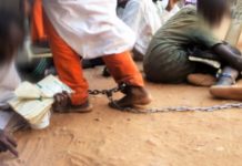 «Levanté la mirada y vi que tenían grilletes»: las escuelas islámicas en las que encadenan a los niños