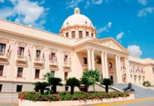 Gobierno busca urgente dosis de vacunas para personal de salud