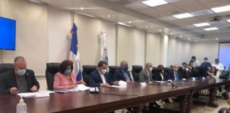 Educación anuncia prepara plan para clases semipresencial o presencial