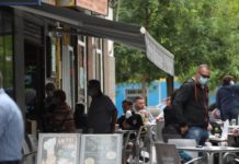 Madrid relaja ligeramente las restricciones sin doblegar la tercera ola