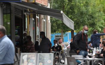 Madrid relaja ligeramente las restricciones sin doblegar la tercera ola