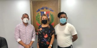 Senador Franklin Romero ofrece su apoyo a construcción de Techado Máximo Gómez