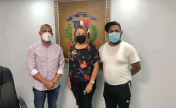 Senador Franklin Romero ofrece su apoyo a construcción de Techado Máximo Gómez