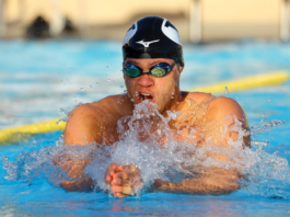 Nadador Josué Domínguez sobresale en campeonato universitario USA