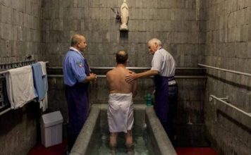 Los cinco últimos milagros reconocidos por la Iglesia en Lourdes, un lugar de formidables curaciones