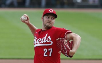Trevor Bauer pacta con los Dodgers