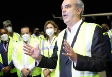 Presidente Abinader y la vicepresidenta Raquel Peña recibieron en el AILA primeras vacunas contra COVID-19