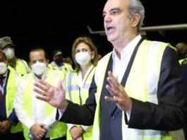 Presidente Abinader y la vicepresidenta Raquel Peña recibieron en el AILA primeras vacunas contra COVID-19