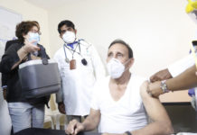 Médicos de la clínica Cruz Jiminián reciben primera dosis de la vacuna contra el Covid-19