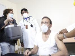 Médicos de la clínica Cruz Jiminián reciben primera dosis de la vacuna contra el Covid-19