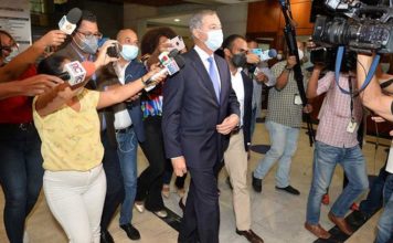 Es por desfalco y corrupción que investigan a exfuncionarios