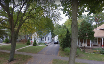 ‘Viaja al pasado’ con Google Maps y se topa con una estampa que le hace llorar (VIDEO)