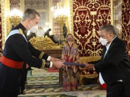 Juan Bolívar Díaz presenta cartas credenciales en España