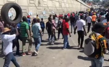 Miles de haitianos toman las calles para exigir la renuncia de Moise