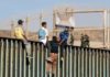 Biden solicita al Supremo posponer construcción del muro con México