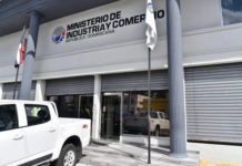 Familiares de Temístocles Montás entre las 4,500 botellas canceladas de Industria y Comercio