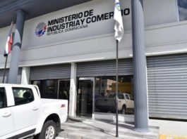 Familiares de Temístocles Montás entre las 4,500 botellas canceladas de Industria y Comercio