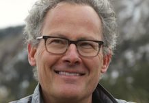 Nicholas Carr: «Nos estamos volviendo menos inteligentes, más cerrados de mente e intelectualmente limitados por la tecnología»